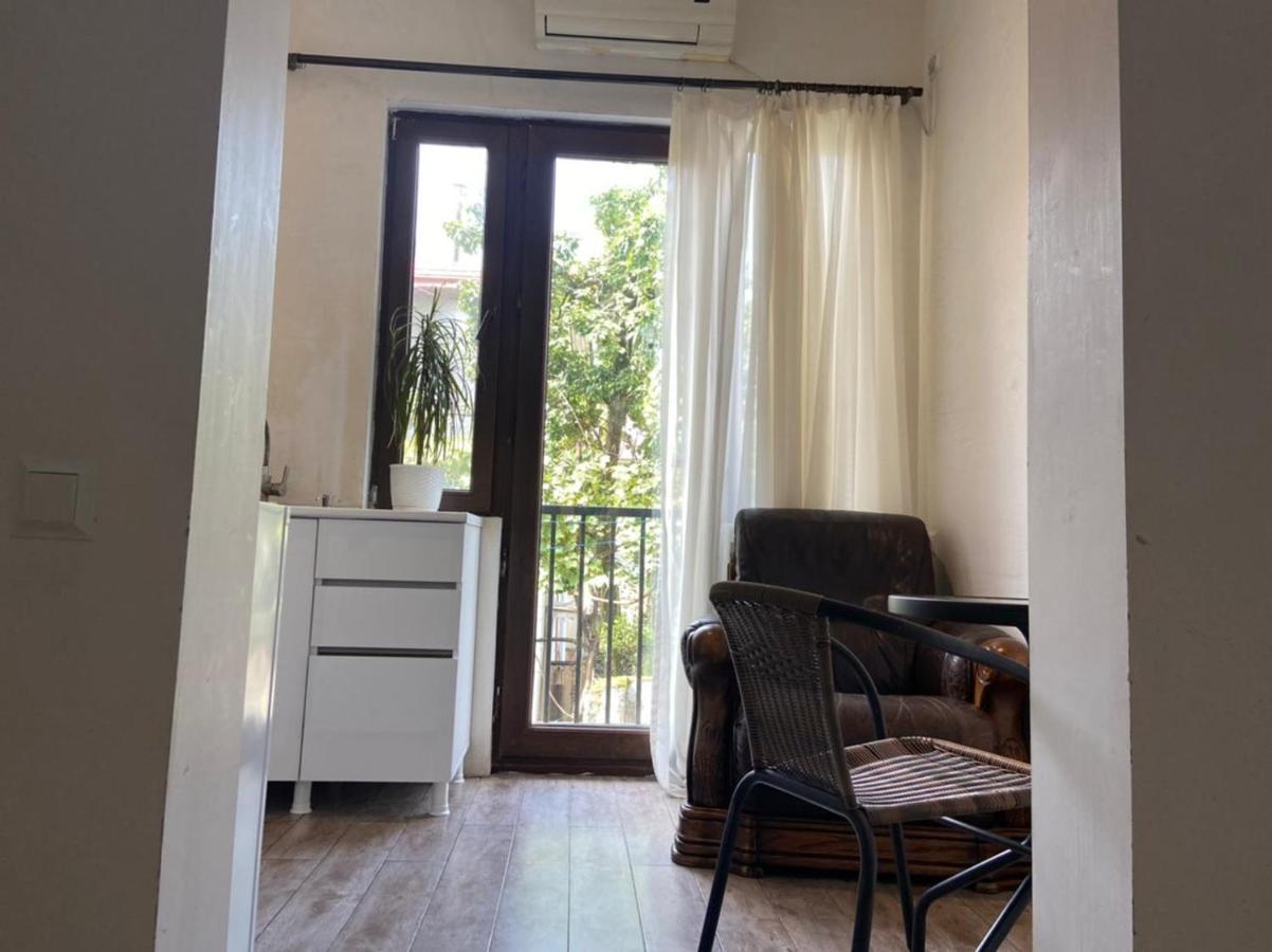 Gulnasi'S Guesthouse Batumi Exteriör bild