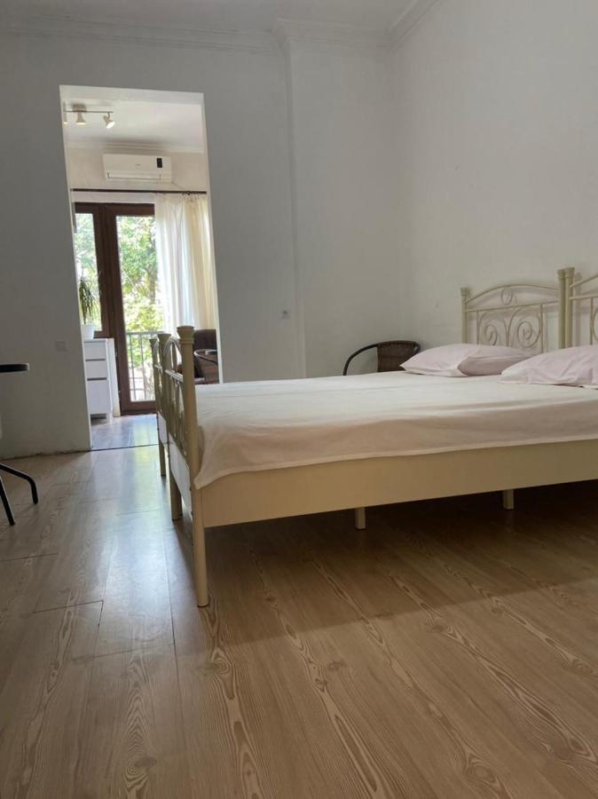 Gulnasi'S Guesthouse Batumi Exteriör bild