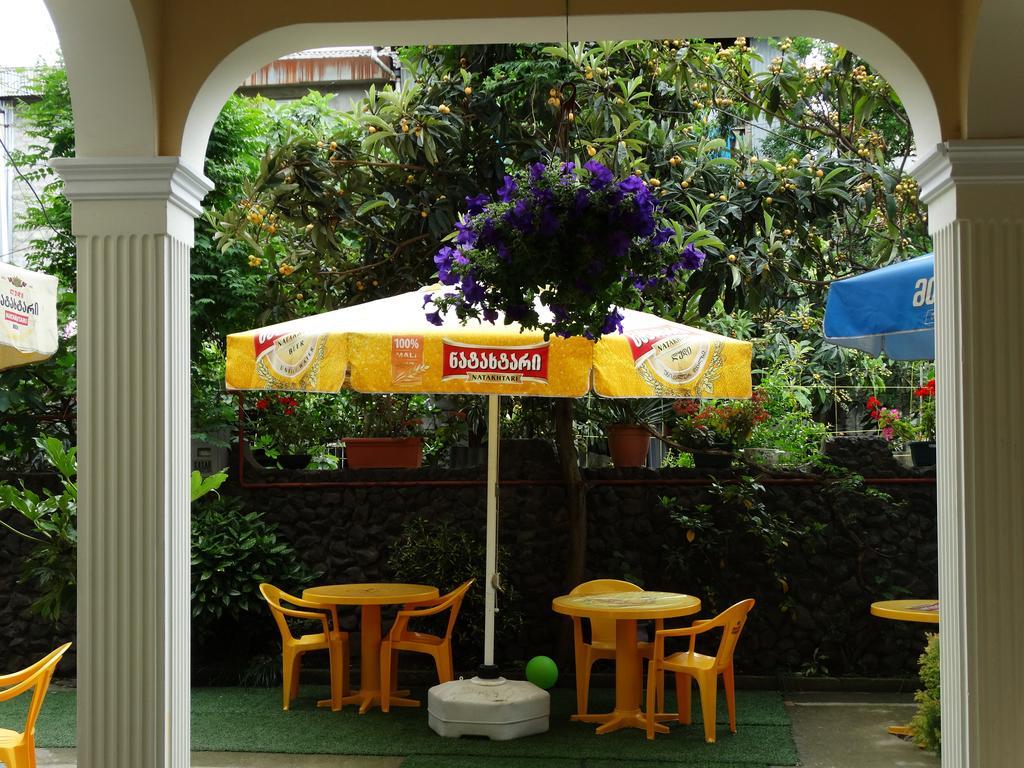Gulnasi'S Guesthouse Batumi Exteriör bild