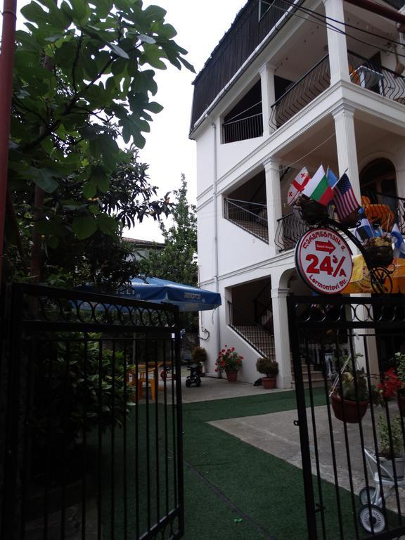 Gulnasi'S Guesthouse Batumi Exteriör bild