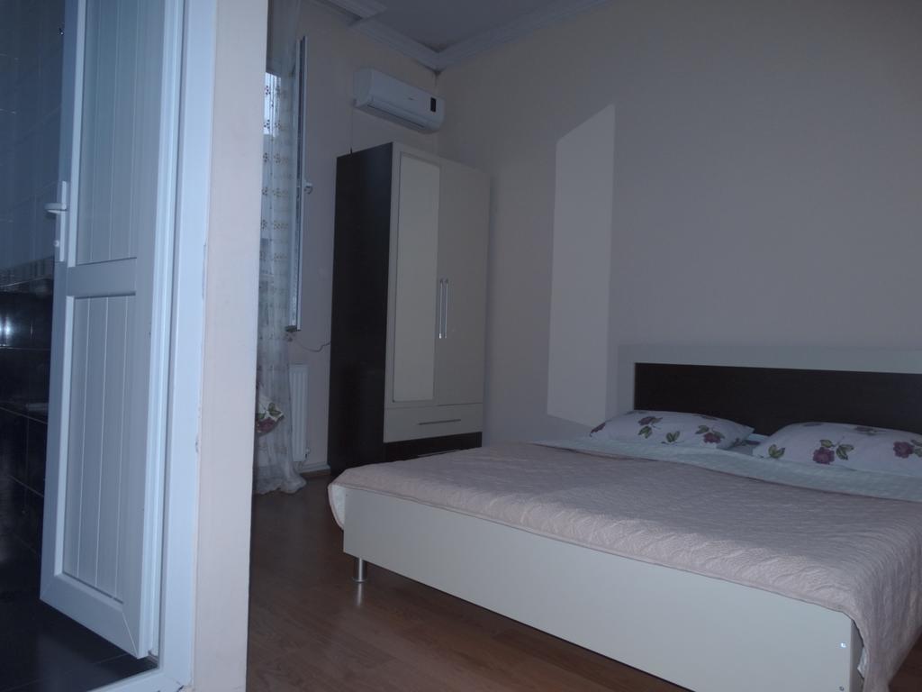 Gulnasi'S Guesthouse Batumi Exteriör bild