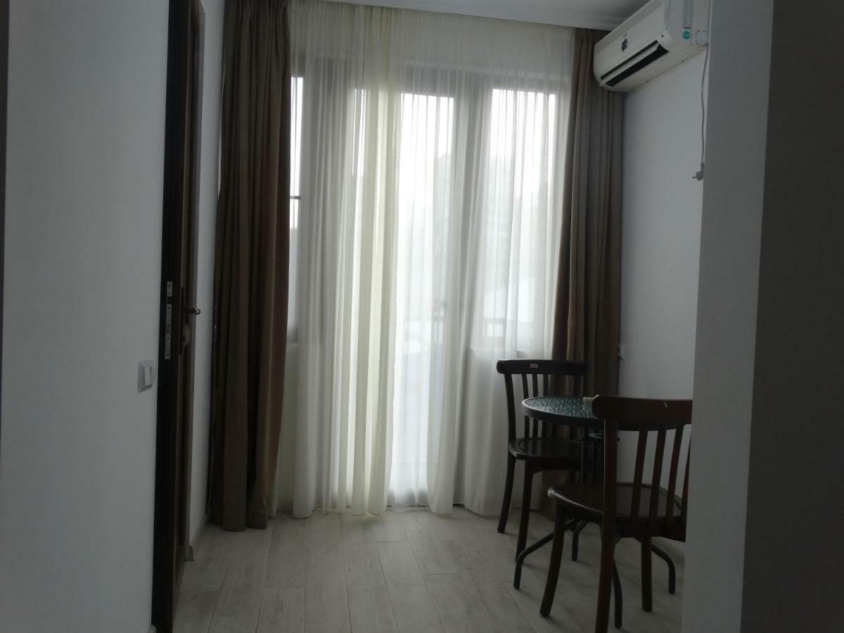 Gulnasi'S Guesthouse Batumi Exteriör bild