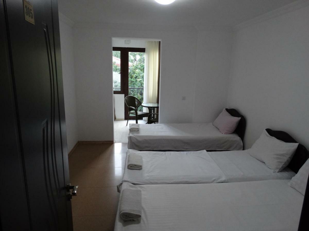 Gulnasi'S Guesthouse Batumi Exteriör bild