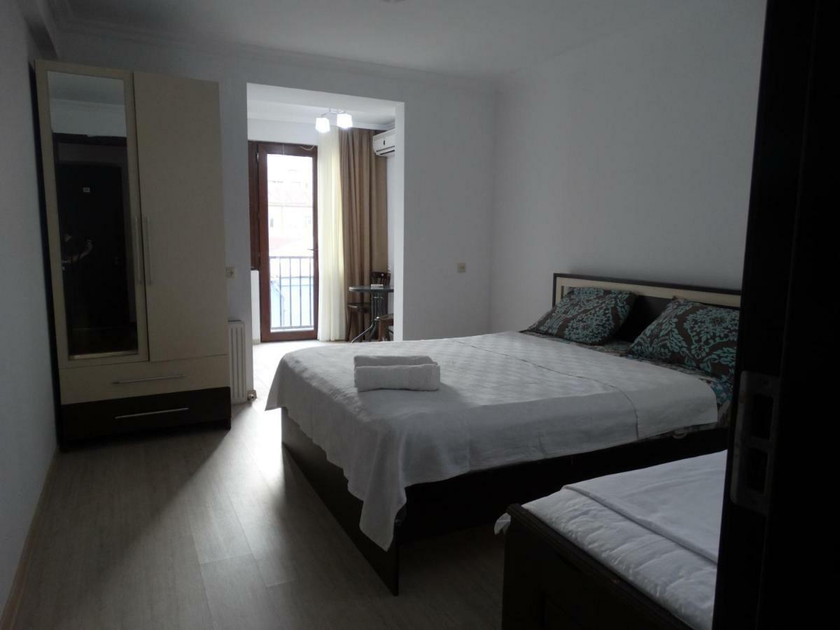 Gulnasi'S Guesthouse Batumi Exteriör bild
