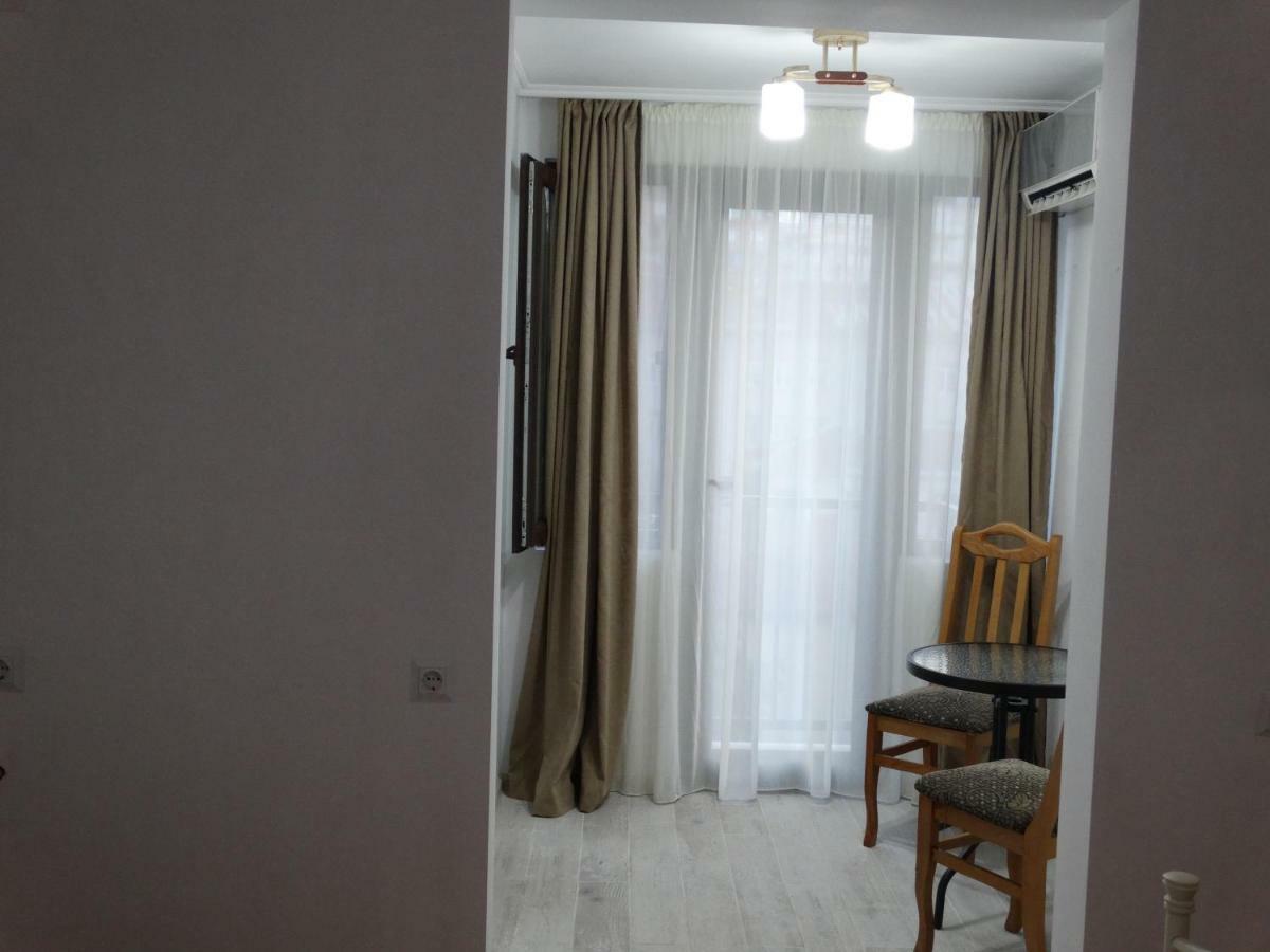 Gulnasi'S Guesthouse Batumi Exteriör bild