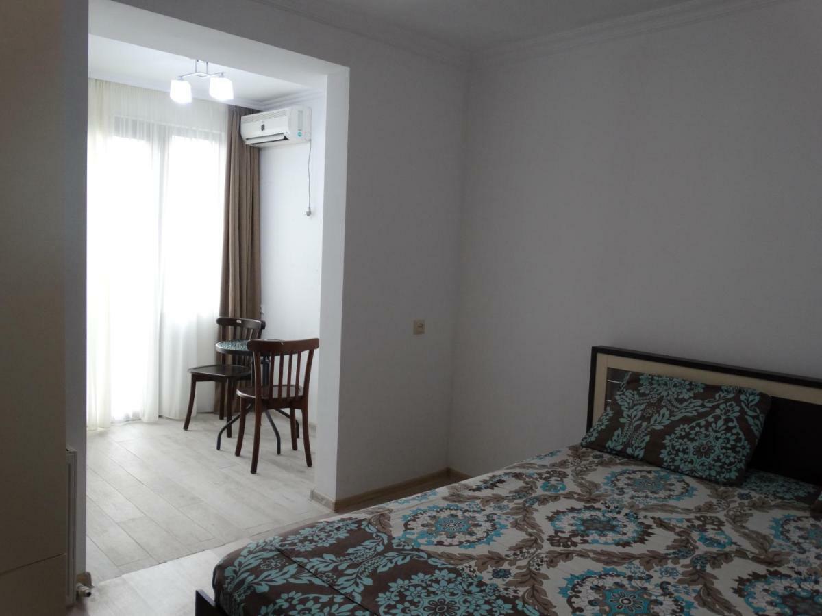 Gulnasi'S Guesthouse Batumi Exteriör bild