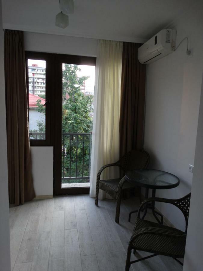 Gulnasi'S Guesthouse Batumi Exteriör bild