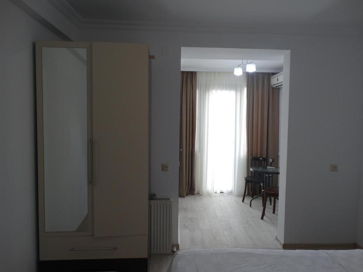 Gulnasi'S Guesthouse Batumi Exteriör bild